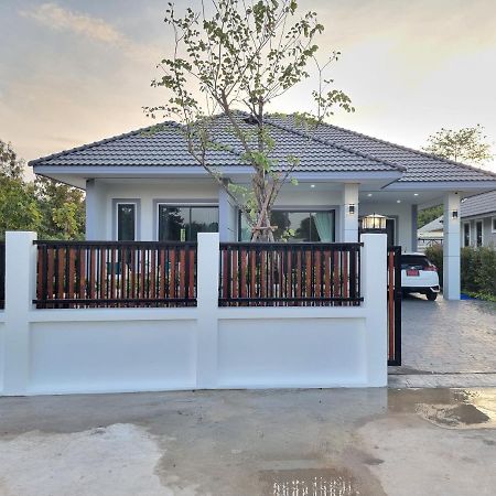 Baan Dalah Buriram Vila Exterior foto